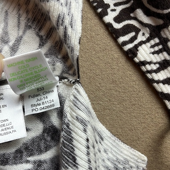 LILLY PULITZER Animal Print Cotton/Modal Blend Eleni Sweater- Small - Picture 10 of 11